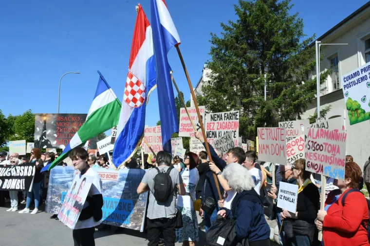 Sisak na nogama, poslane žestoke poruke protiv megafarmi i klaonica: 'Profit njima, smrad nama'