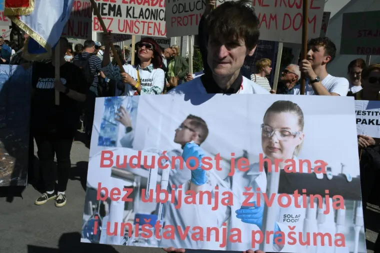 Sisak na nogama, poslane žestoke poruke protiv megafarmi i klaonica: 'Profit njima, smrad nama'