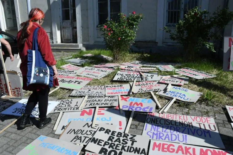 Sisak na nogama, poslane žestoke poruke protiv megafarmi i klaonica: 'Profit njima, smrad nama'