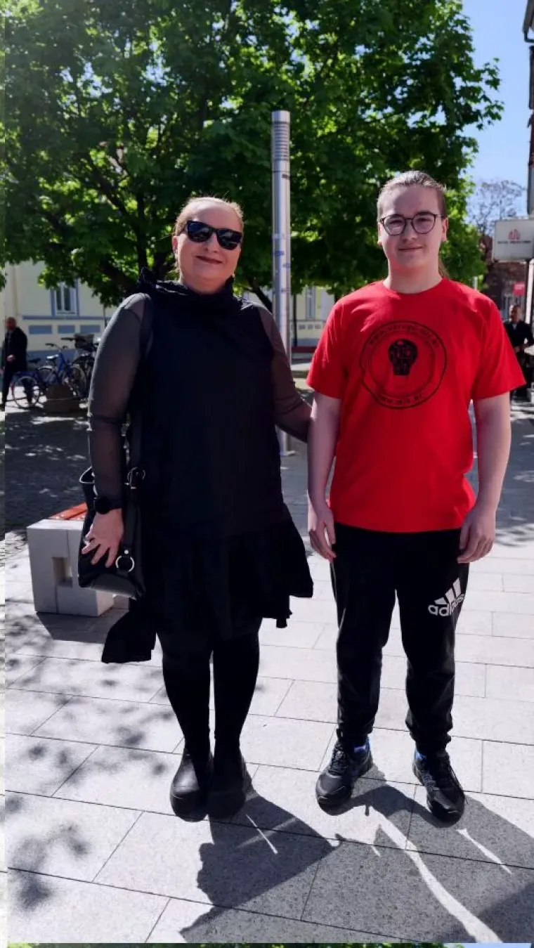 Čakovčanke nose sunčane naočale svih boja i oblika: Dvije nasmijane dame zračile su pozitivom