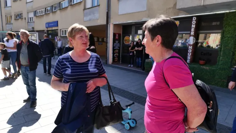 Čakovčanke nose sunčane naočale svih boja i oblika: Dvije nasmijane dame zračile su pozitivom