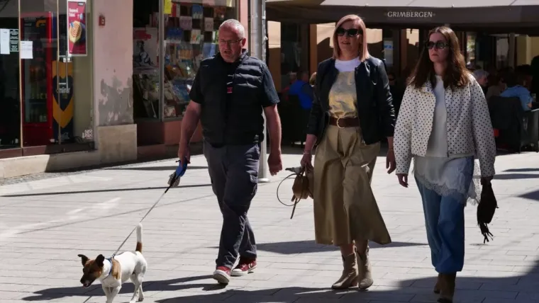 Čakovčanke nose sunčane naočale svih boja i oblika: Dvije nasmijane dame zračile su pozitivom