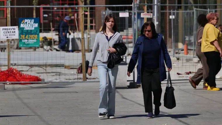 Čakovčanke nose sunčane naočale svih boja i oblika: Dvije nasmijane dame zračile su pozitivom