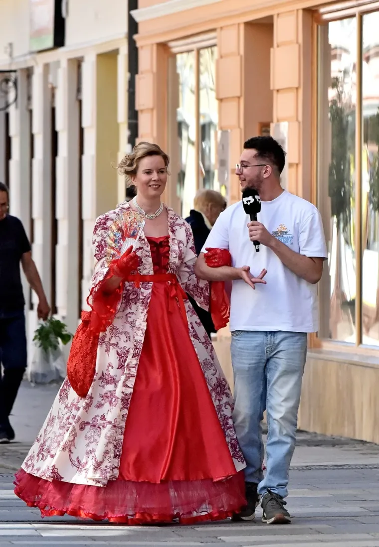 Varaždinci pohrlili van: Svu pažnju ukrala dama u rasko&scaron;noj baroknoj haljini