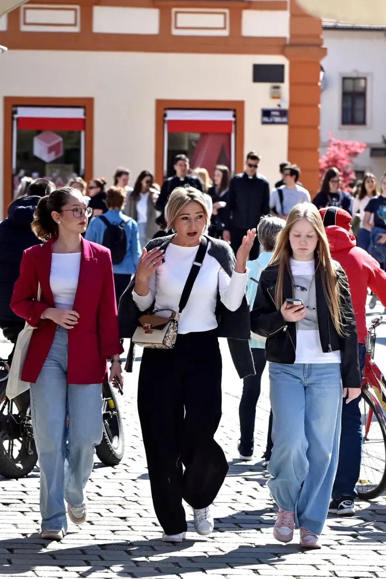 Varaždinci pohrlili van: Svu pažnju ukrala dama u rasko&scaron;noj baroknoj haljini