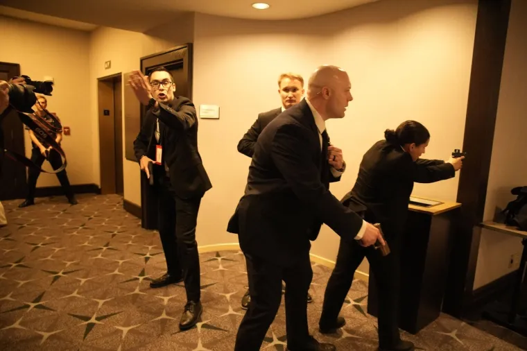 Pogledajte slike kaosa u noći: Posezali se pi&scaron;tolji, evakuirani Trump i Melanija