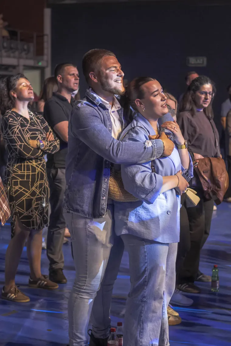 Lijepe legice zauzele prve redove: U Osijeku održan spektakl u čast Oliveru Dragojeviću