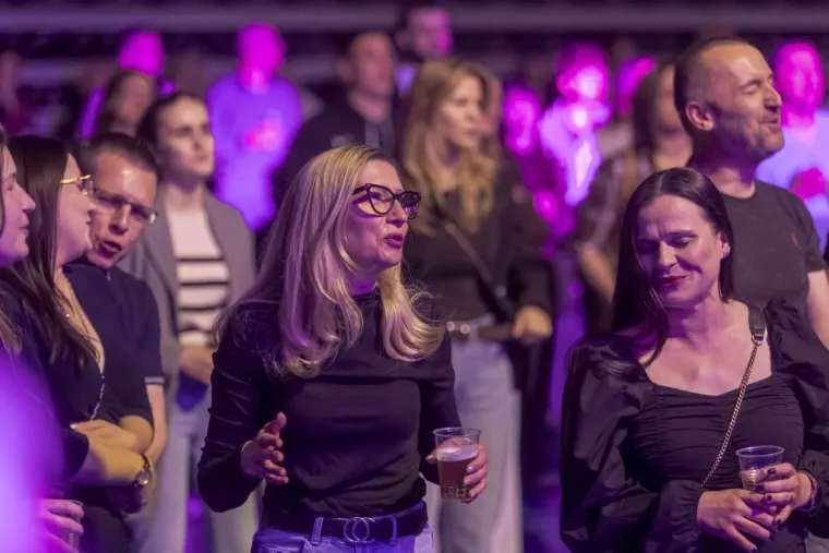 Lijepe legice zauzele prve redove: U Osijeku održan spektakl u čast Oliveru Dragojeviću