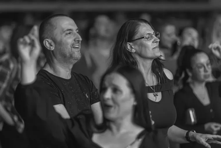 Lijepe legice zauzele prve redove: U Osijeku održan spektakl u čast Oliveru Dragojeviću