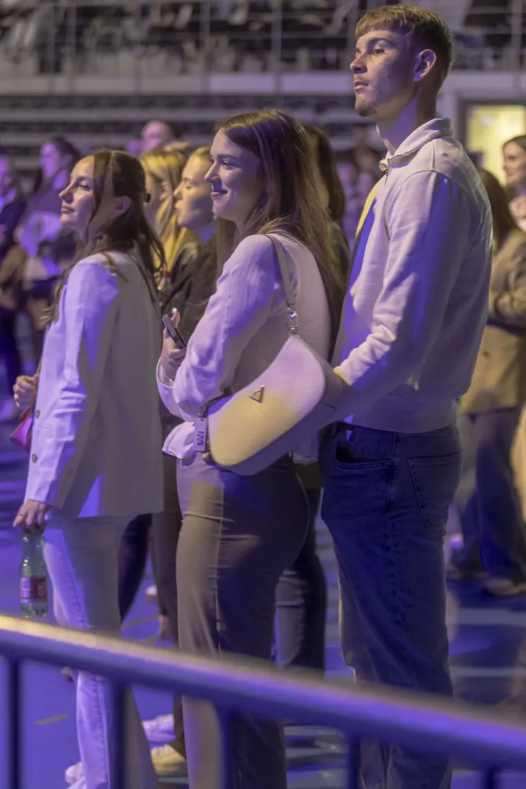 Lijepe legice zauzele prve redove: U Osijeku održan spektakl u čast Oliveru Dragojeviću