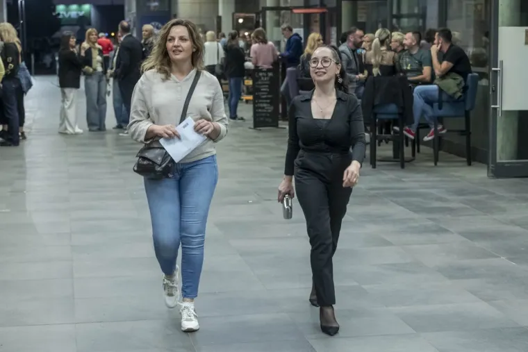 Lijepe legice zauzele prve redove: U Osijeku održan spektakl u čast Oliveru Dragojeviću