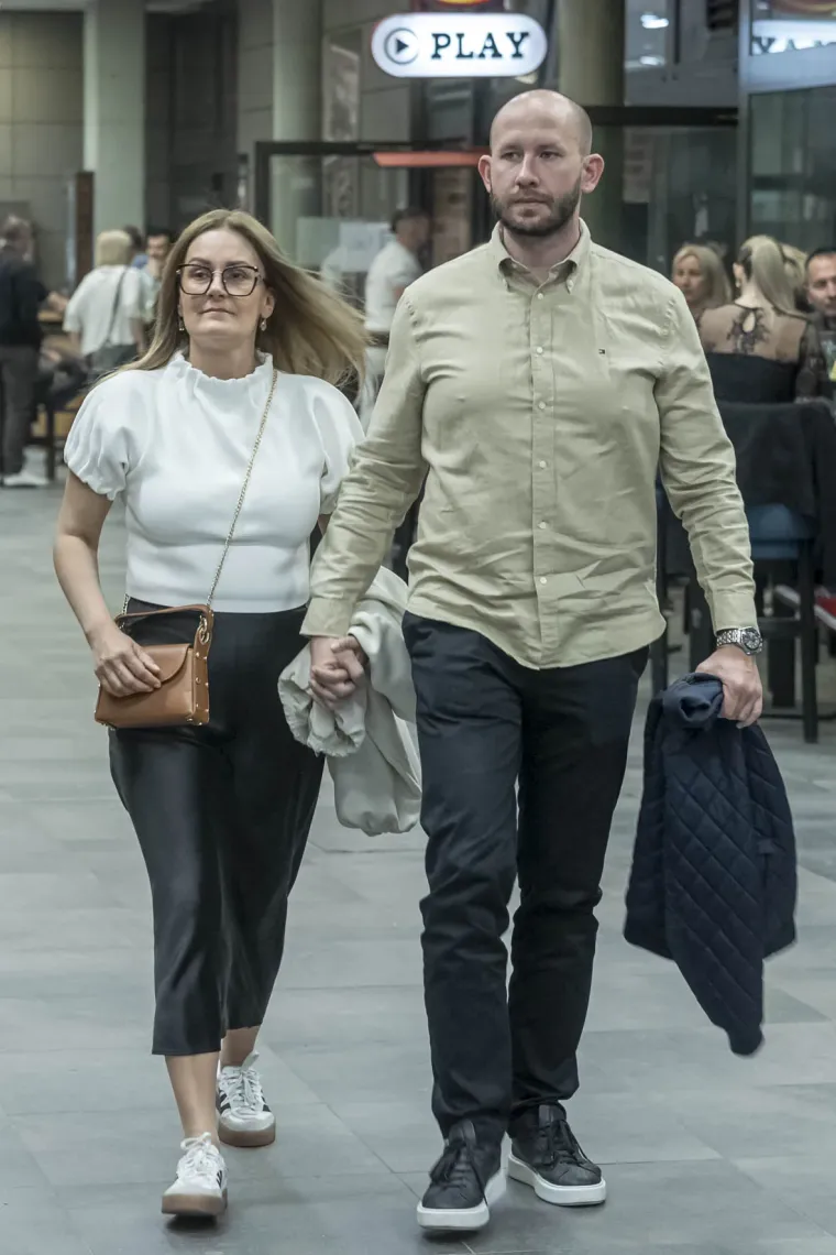 Lijepe legice zauzele prve redove: U Osijeku održan spektakl u čast Oliveru Dragojeviću