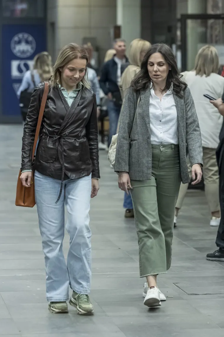 Lijepe legice zauzele prve redove: U Osijeku održan spektakl u čast Oliveru Dragojeviću