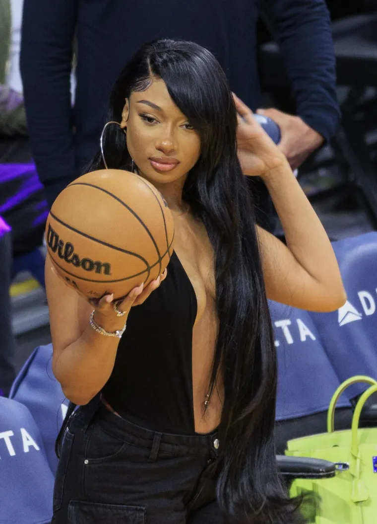 Atraktivna pjevačica razotkrila ko&scaron;arka&scaron;ku zvijezdu zbog prevare i &scaron;okirala javnost izjavom