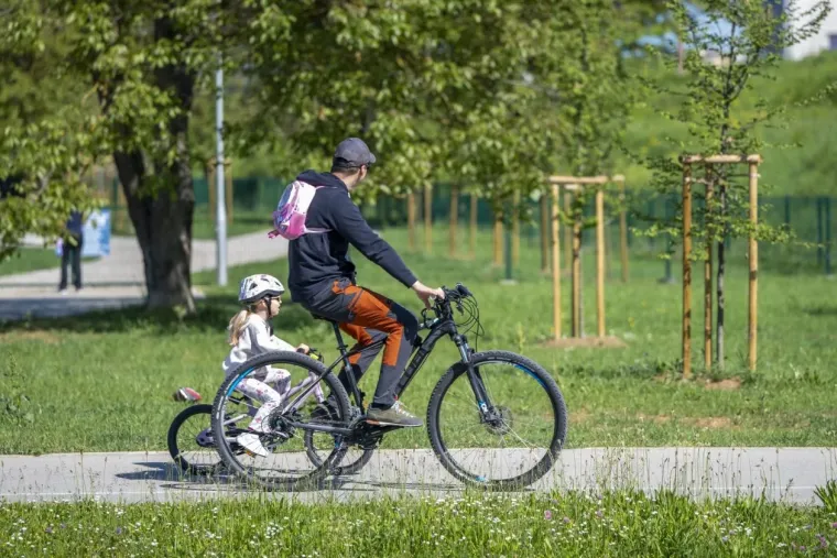 Sunce izmamilo Karlovčane: Građani pohrlili na ulice grada, pogledajte tko je sve bio
