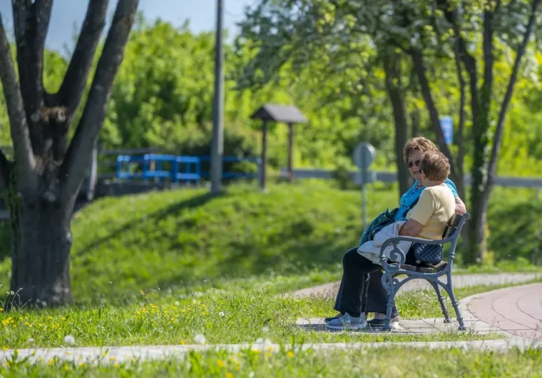 Sunce izmamilo Karlovčane: Građani pohrlili na ulice grada, pogledajte tko je sve bio
