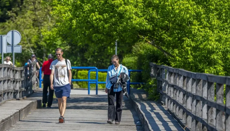 Sunce izmamilo Karlovčane: Građani pohrlili na ulice grada, pogledajte tko je sve bio