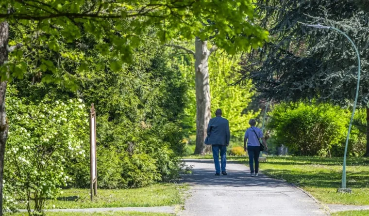 Sunce izmamilo Karlovčane: Građani pohrlili na ulice grada, pogledajte tko je sve bio