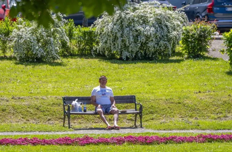 Sunce izmamilo Karlovčane: Građani pohrlili na ulice grada, pogledajte tko je sve bio
