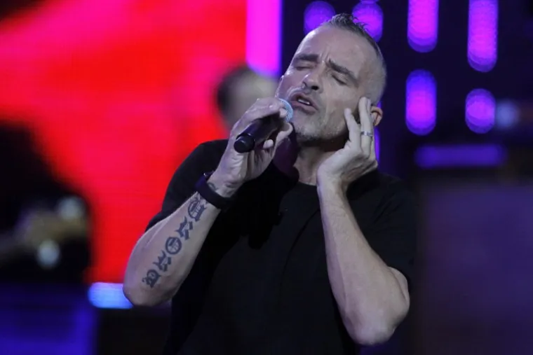 Eros Ramazzotti bacio publiku na koljena u Beogradu: Pogledajte koliko se promijenio