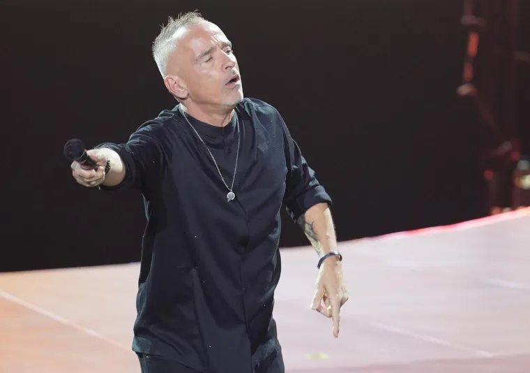 Eros Ramazzotti bacio publiku na koljena u Beogradu: Pogledajte koliko se promijenio