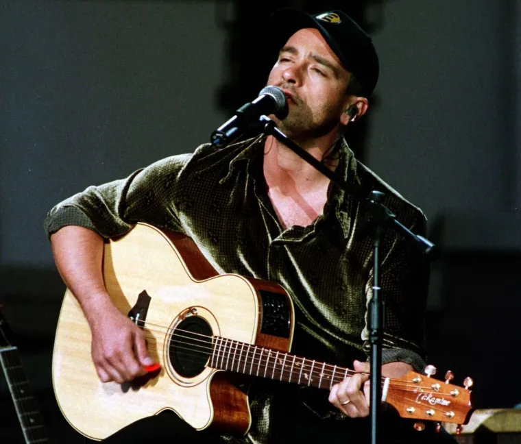 Eros Ramazzotti bacio publiku na koljena u Beogradu: Pogledajte koliko se promijenio