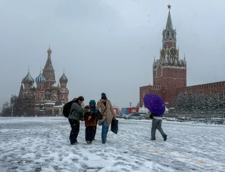 Moskva okovana snijegom: Padala stabla, otkazani letovi, a najgore tek dolazi