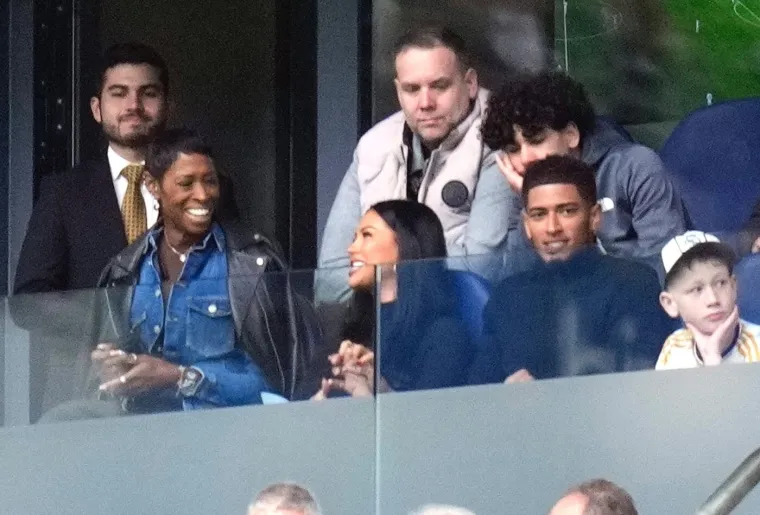 Pojavila se sa slavnim dečkom i njegovom majkom! Krenule su priče: 'Imala sam samo tri veze'