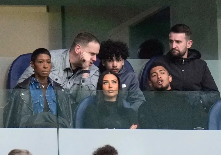 Pojavila se sa slavnim dečkom i njegovom majkom! Krenule su priče: 'Imala sam samo tri veze'