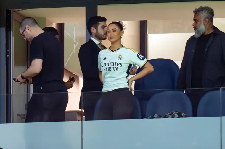 Pojavila se sa slavnim dečkom i njegovom majkom! Krenule su priče: 'Imala sam samo tri veze'