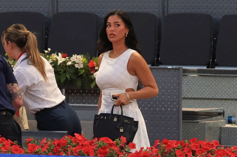 Pojavila se sa slavnim dečkom i njegovom majkom! Krenule su priče: 'Imala sam samo tri veze'