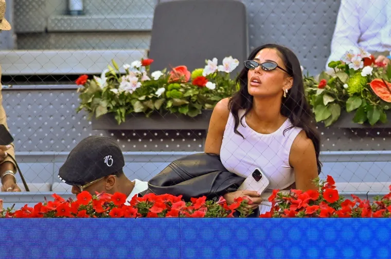 Pojavila se sa slavnim dečkom i njegovom majkom! Krenule su priče: 'Imala sam samo tri veze'