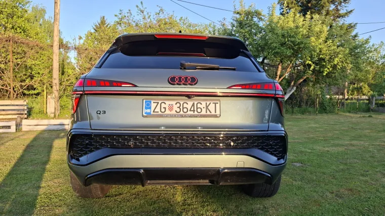 Njemački SUV je stvoren da impresionira: Pogledajte spoj nove tehnologije i stare &scaron;kole