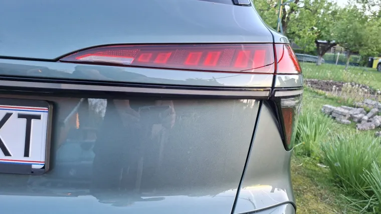 Njemački SUV je stvoren da impresionira: Pogledajte spoj nove tehnologije i stare &scaron;kole