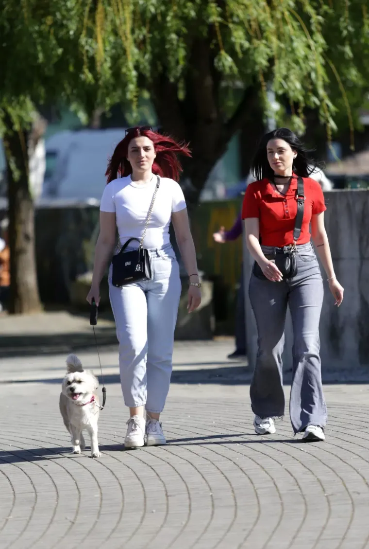 &Scaron;etnja? Vi&scaron;e kao modna pista: Ove dame su zapalile &scaron;etnicu u Murskom Sredi&scaron;ću