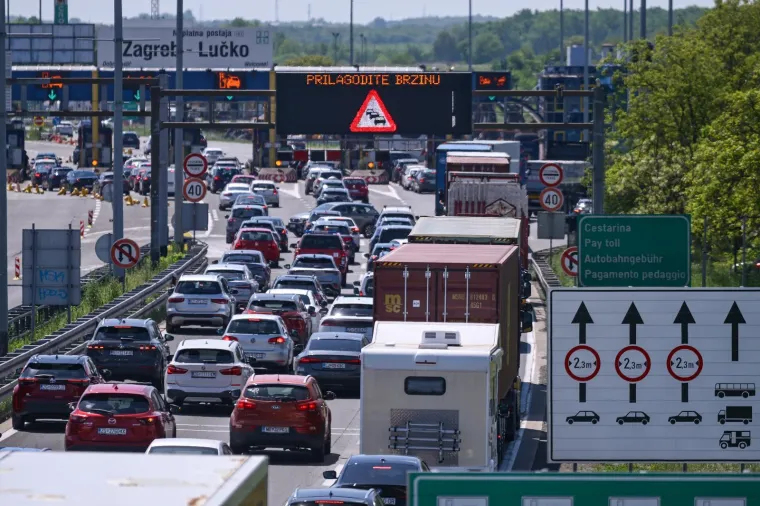 Pogledajte gužve na cestama: Hrvati krenuli na produženi vikend