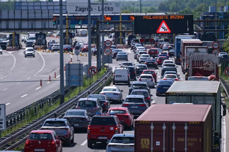 Pogledajte gužve na cestama: Hrvati krenuli na produženi vikend