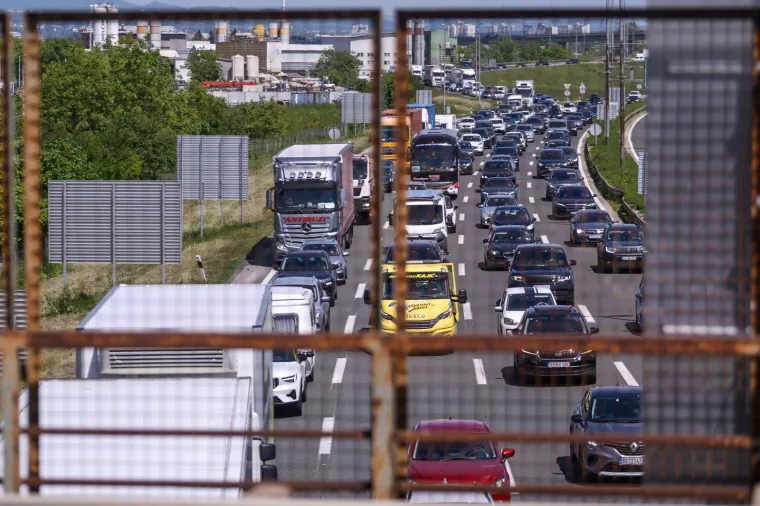 Pogledajte gužve na cestama: Hrvati krenuli na produženi vikend