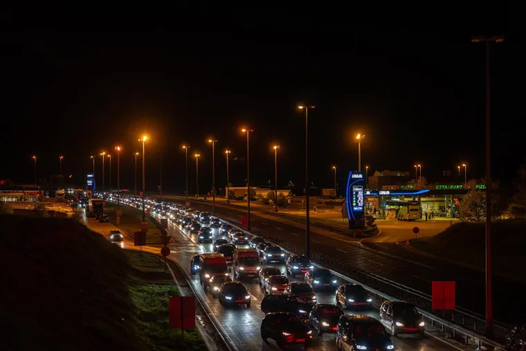 Nepregledna kolona na A1 pred tunelom Brinje! Promet pojačan, bilo je i nesreća