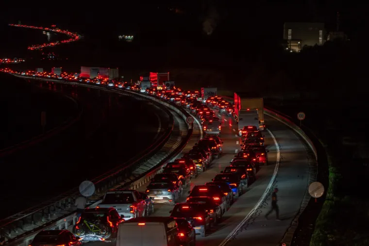 Nepregledna kolona na A1 pred tunelom Brinje! Promet pojačan, bilo je i nesreća