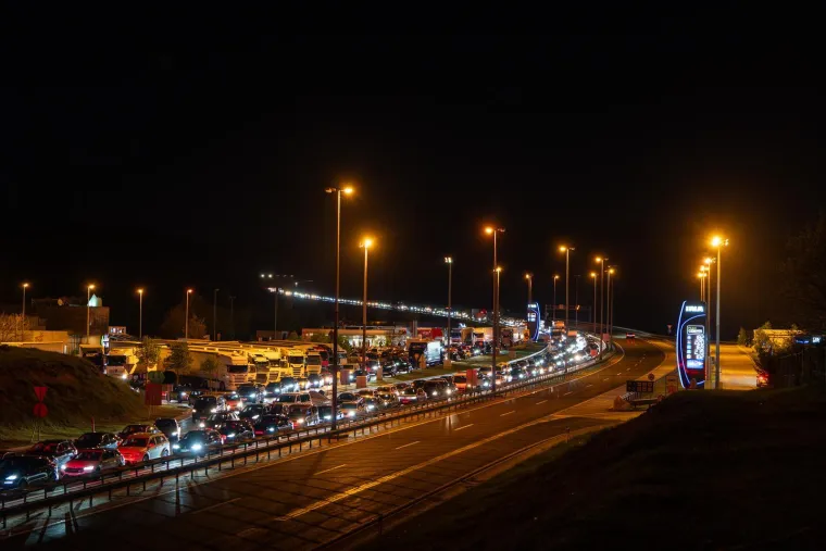 Nepregledna kolona na A1 pred tunelom Brinje! Promet pojačan, bilo je i nesreća