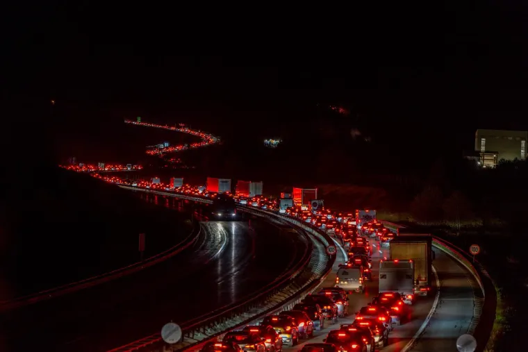 Nepregledna kolona na A1 pred tunelom Brinje! Promet pojačan, bilo je i nesreća