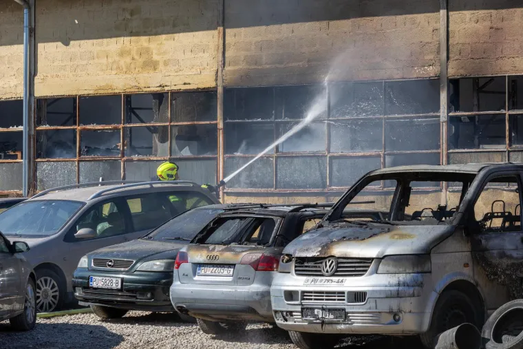 Veliki požar u Istri! Buknulo u skladi&scaron;tu protupožarnih aparata: 'Čuli smo detonacije'