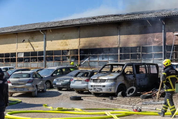 Veliki požar u Istri! Buknulo u skladi&scaron;tu protupožarnih aparata: 'Čuli smo detonacije'