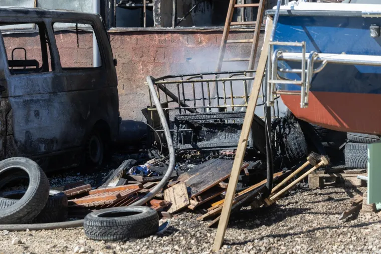 Veliki požar u Istri! Buknulo u skladi&scaron;tu protupožarnih aparata: 'Čuli smo detonacije'