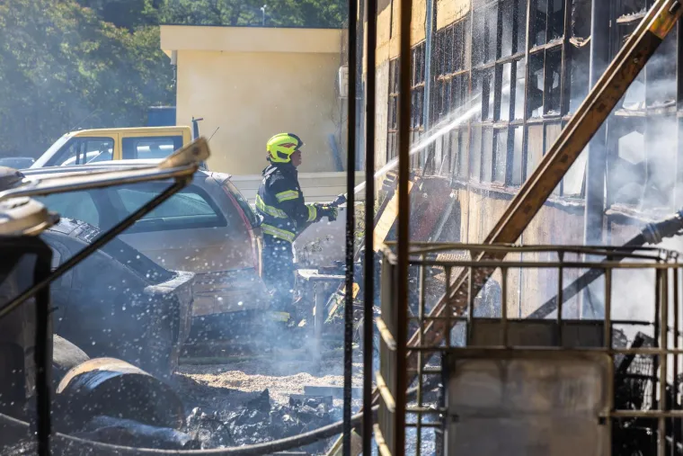 Veliki požar u Istri! Buknulo u skladi&scaron;tu protupožarnih aparata: 'Čuli smo detonacije'