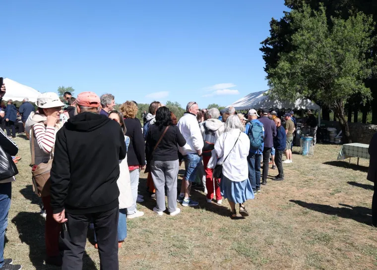 Ro&scaron;tilj i grah uz odlično dru&scaron;tvo: Pogledajte kako Hrvati slave Praznik rada