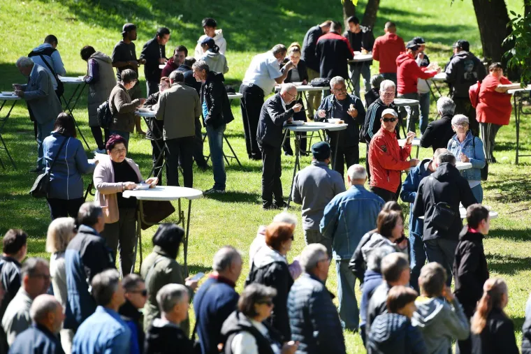 Ro&scaron;tilj i grah uz odlično dru&scaron;tvo: Pogledajte kako Hrvati slave Praznik rada