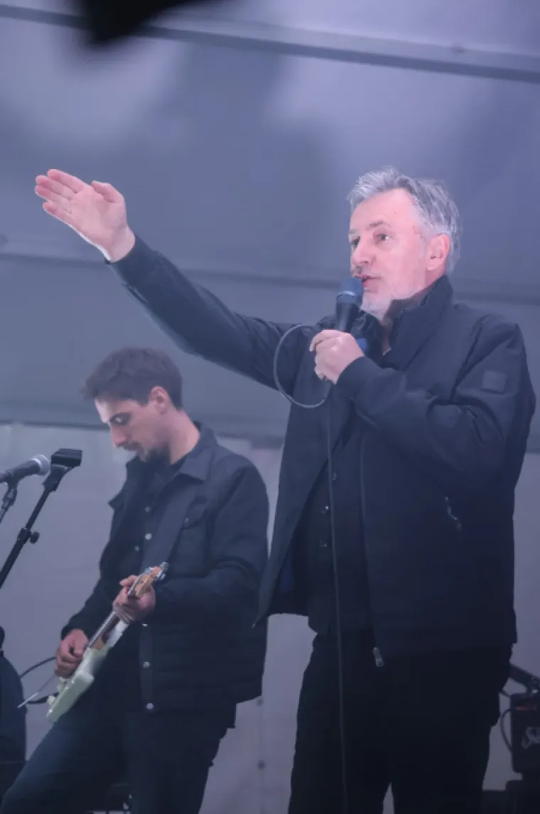 Hit do hita, luda atmosfera i ljepotice u prvim redovima: Pogledajte kako je &Scaron;koro 'zapalio' Ozalj