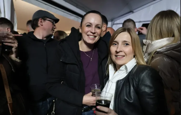 Hit do hita, luda atmosfera i ljepotice u prvim redovima: Pogledajte kako je &Scaron;koro 'zapalio' Ozalj